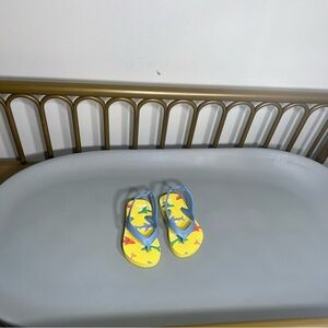 Toddler boys Yellow colorful shark baby Flip Flops size 5 good condition.
